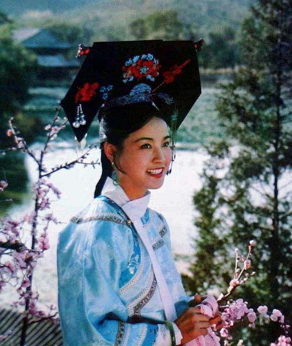 不敢相信！73岁的刘晓庆和91岁的黄夏蕙同框，网友留言真扎心插图