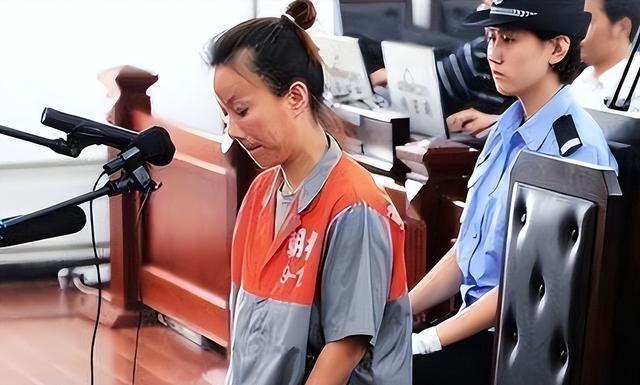 满文军现身94岁老寿星生日宴唱歌，歌声还是那么好听，网友热议：这种艺人该不该封杀插图2
