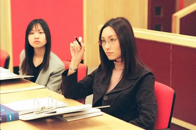 54岁的郭可盈近照流出，颜值依旧皮肤好，和14岁女儿合影像姐妹花插图