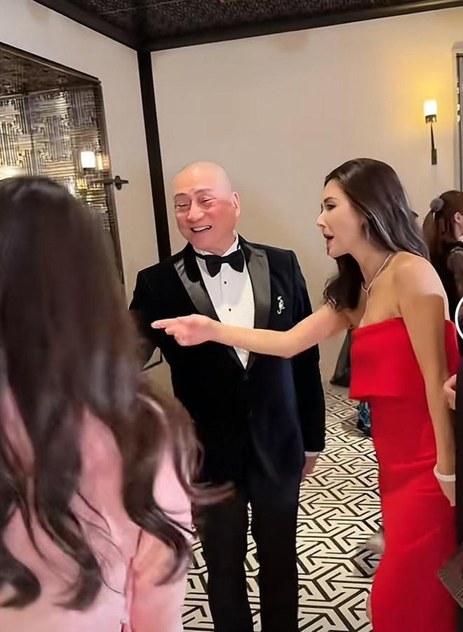 汤镇业和前妻姜坤同框了！66岁的汤镇业乐开了花，51岁的姜坤看起来像30出头插图1
