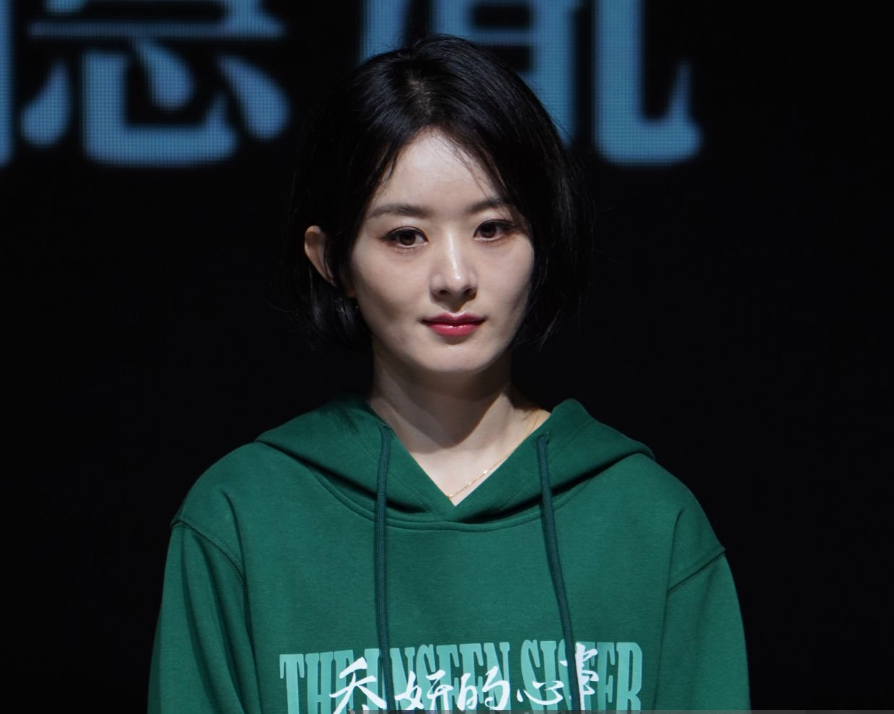 赵丽颖素颜照超美，穿高定礼服亮相东京电影节，打破整容传言插图1