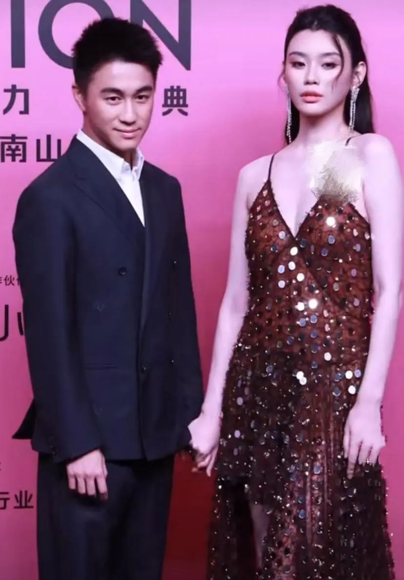 看看何猷君的孩子们，才发现奚梦瑶真给赌王家添了好基因插图2