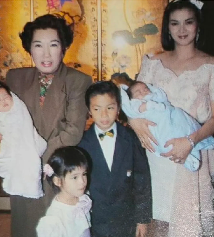 看看这豪门三母女的合照，这才是真正的香港名媛啊插图