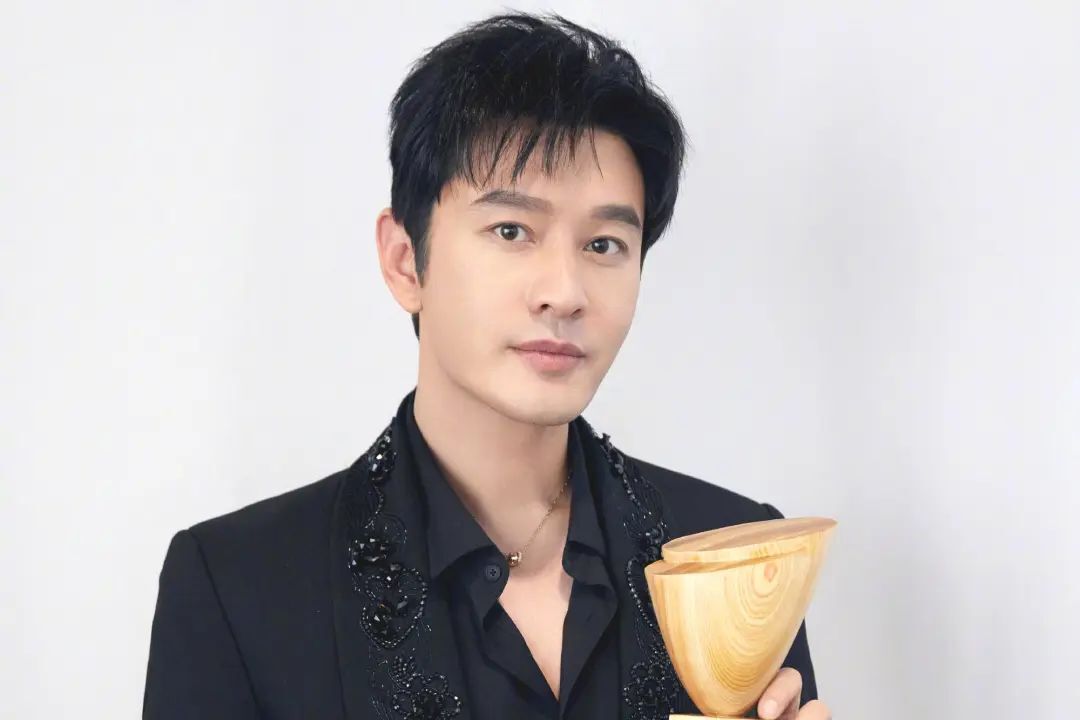 黄晓明哭着道歉，网友不停爆料，说他是冤大头，质疑叶珂怀孕有鬼插图1