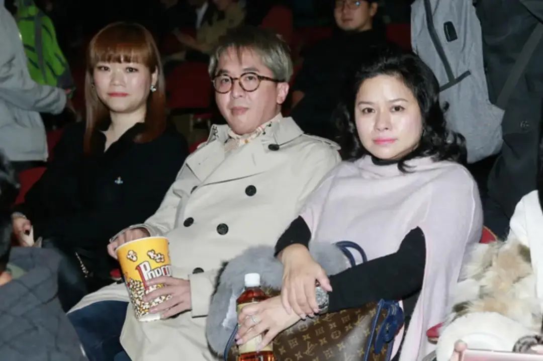 57岁大富翁现身，每月豪掷150万养仨女友，不打算要娃也不结婚插图2