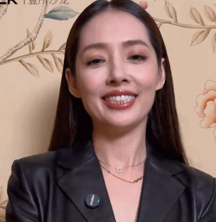 40岁的郭碧婷近照好憔悴，浓妆也盖不住疲态，瘦太多显得嘴突插图1