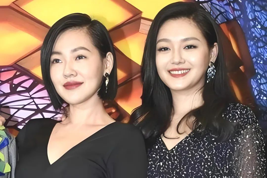 大S少见露面！和具俊晔亲亲密密接吻，胸前纹身超吸睛，秀恩爱却被人误认为是小S插图