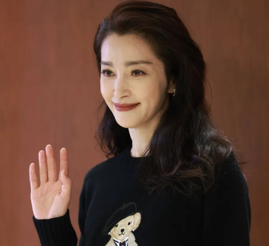 李冰冰和高圆圆同框，两位中年女神美得难分高下插图