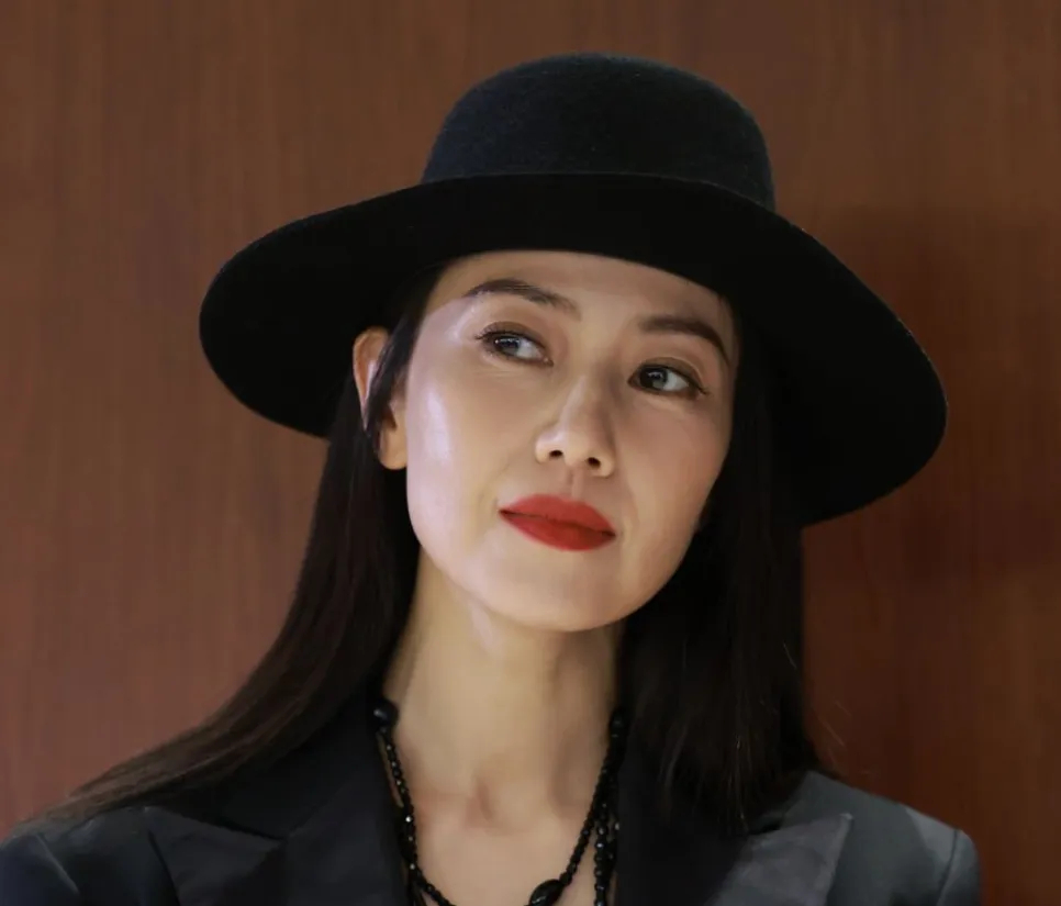 李冰冰和高圆圆同框，两位中年女神美得难分高下插图1