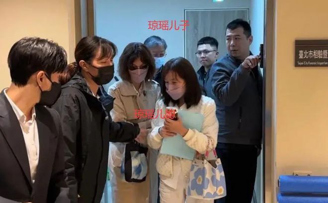 琼瑶的两个孙女照片曝光！气质超古典，真是遗传了奶奶的好基因插图2