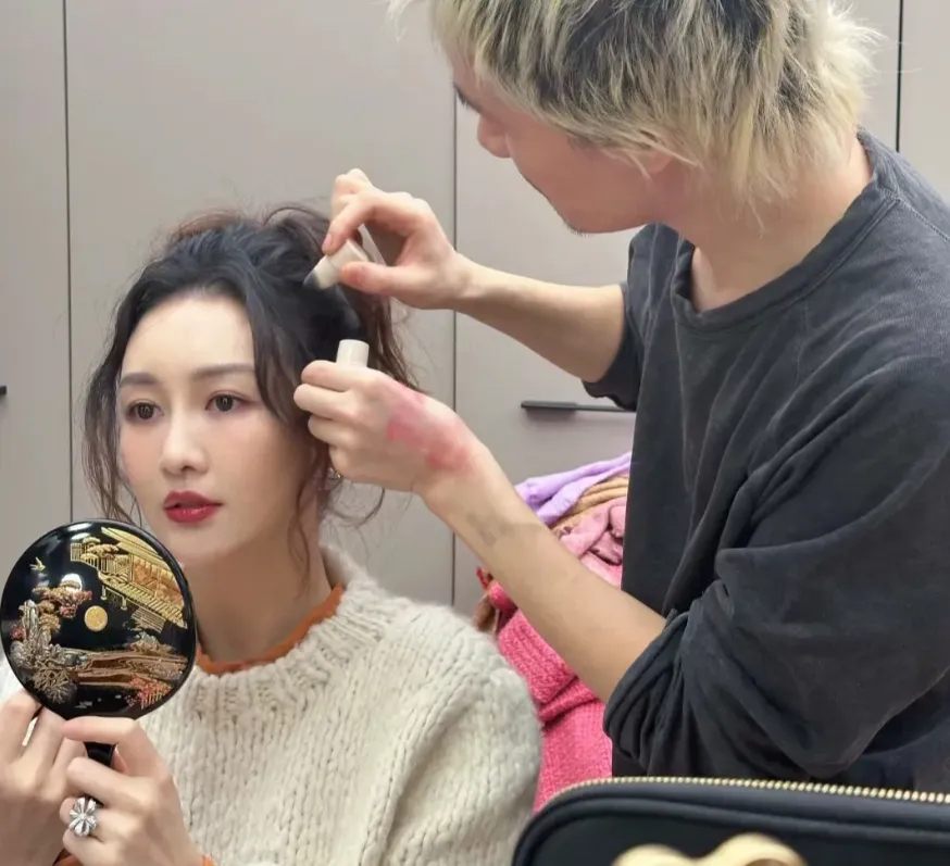 42岁的王鸥看起来更温柔了，生完女儿不到一年颜值恢复，满满妈妈范儿获赞插图1