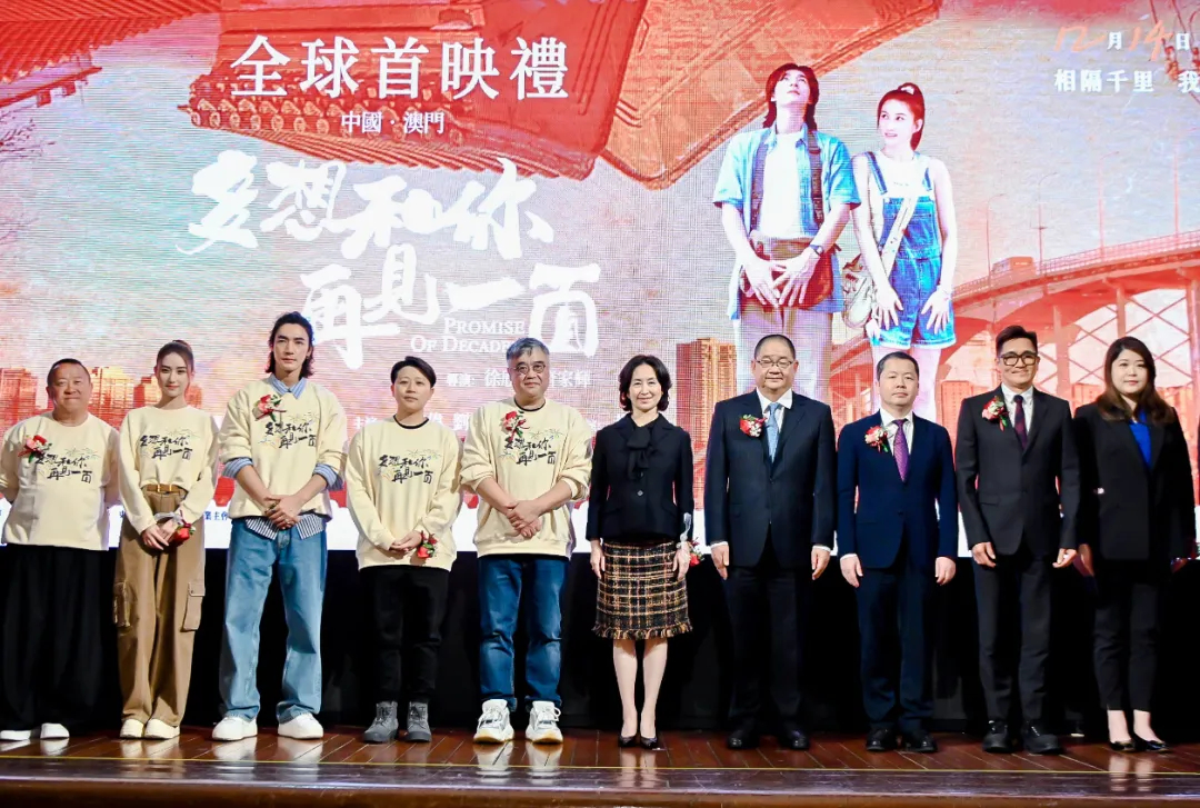 何超莲电影首映全家来捧场，三太四太少见同框，奚梦瑶没出现引发养胎猜测插图