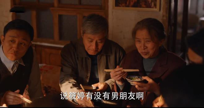 小巷子里阿爹阿婆给栋哲一百块红包，真不是偏心，黄玲说得对插图1