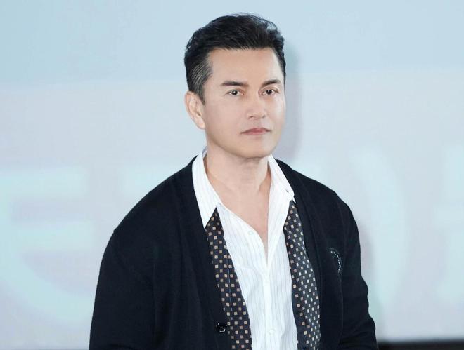 68岁吕良伟亮相《误判》见面会，完全不显老，透露为电影贡献游艇插图1