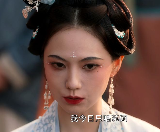 别勉强演花魁了，30岁的姜佩瑶展现天生的媚态插图1