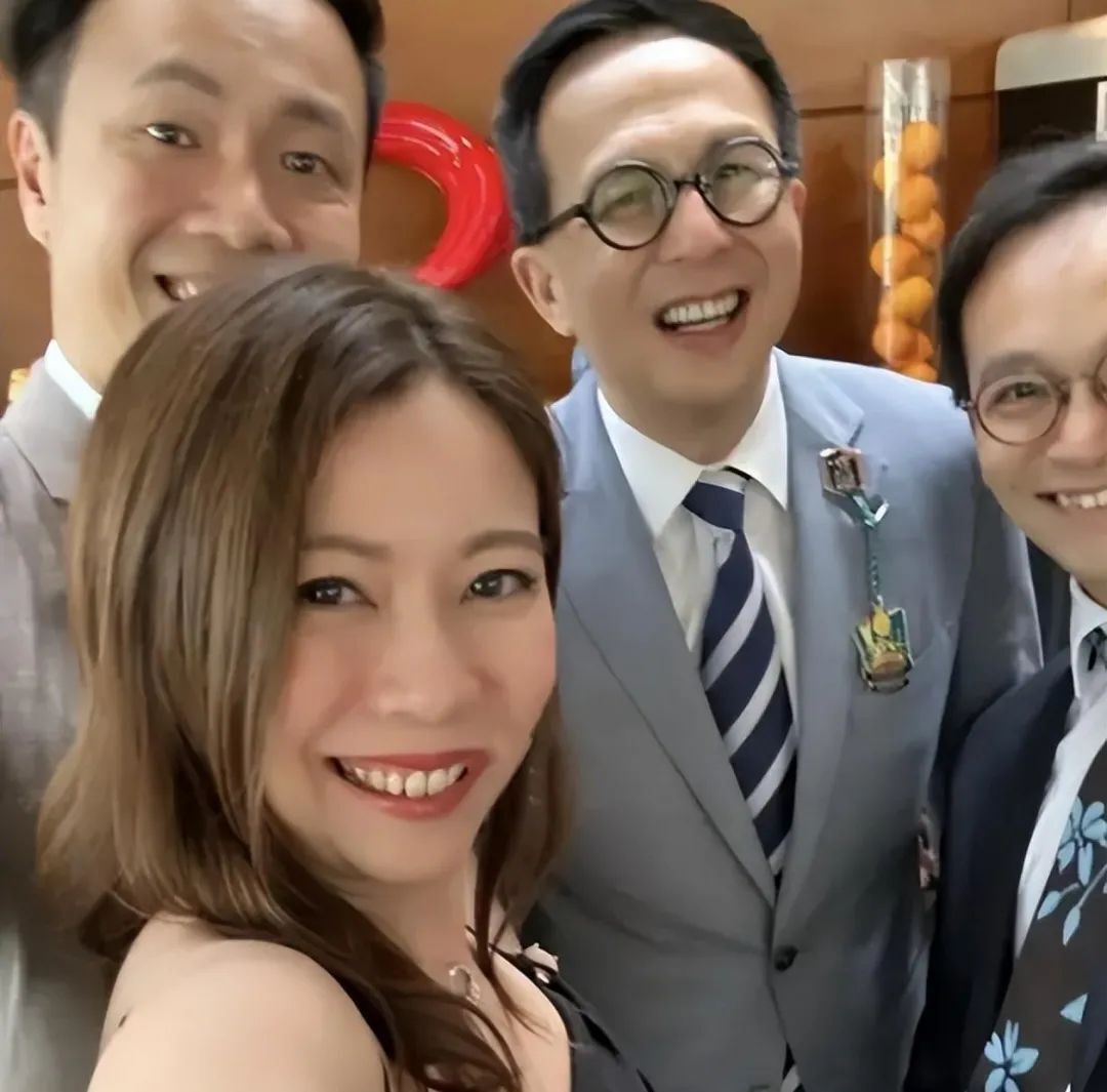 李嘉诚的儿子们，相差2岁的李泽钜和李泽楷为啥差别这么大插图2
