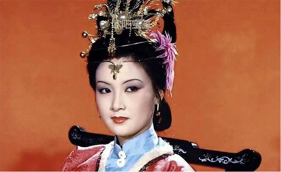 67岁的邓婕：从被排挤到学会隐忍，现在的她过得怎样？插图2