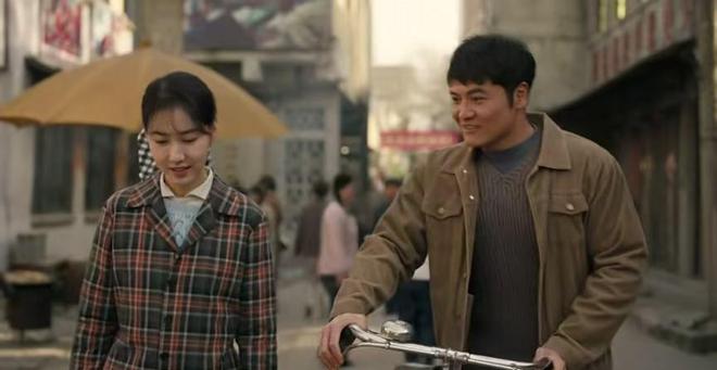 六姐妹别硬演少女了，看42岁高露一出场就知道差距在哪插图