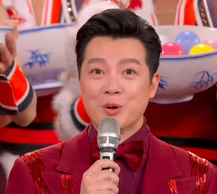 元宵晚会主持人妆容又火了！撒贝宁眉毛还没搞定，马凡舒眼妆晕了插图1