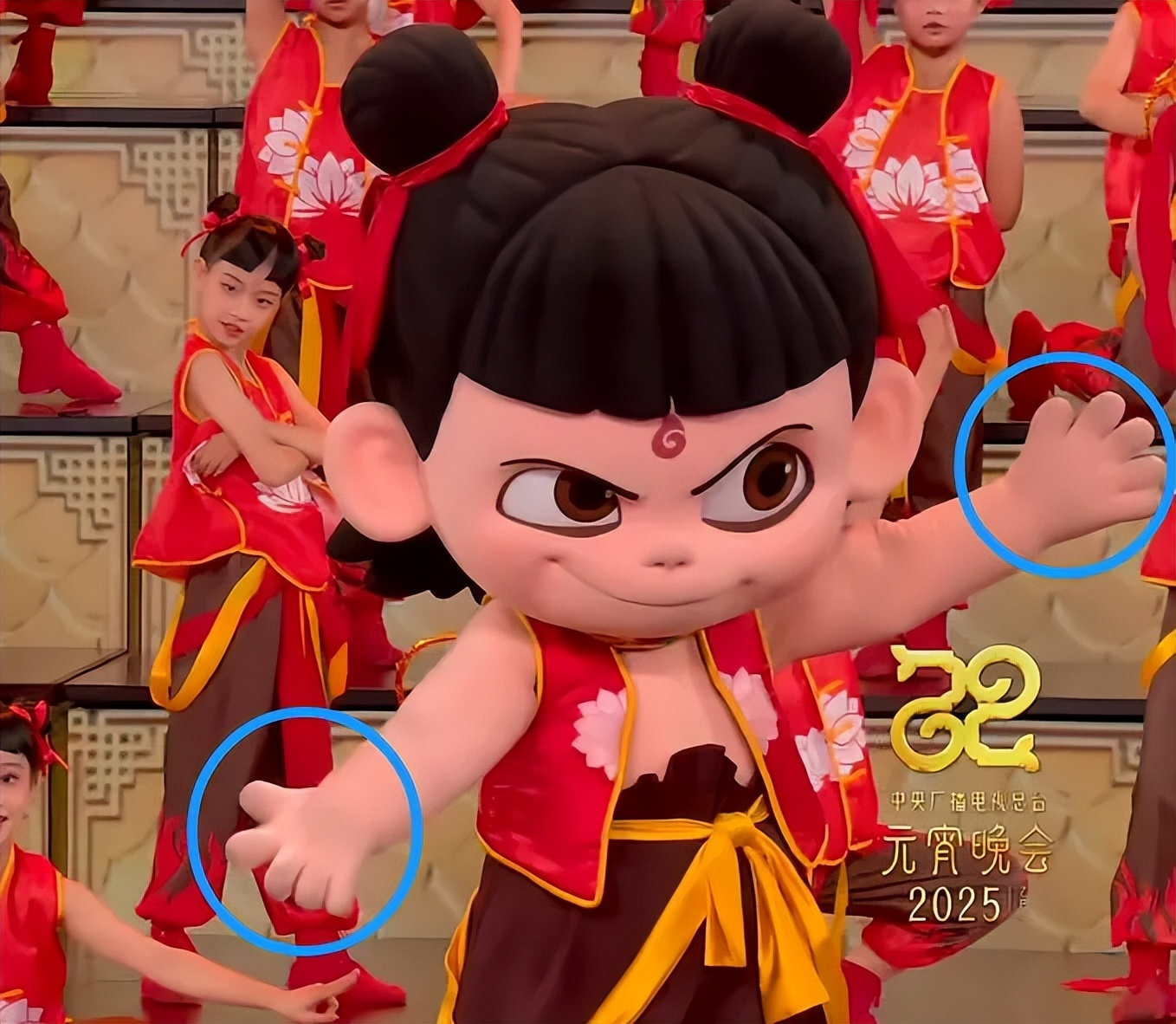元宵晚会真热闹！何炅找回状态，哪吒上台没洗手，湖南台假唱露馅了插图1