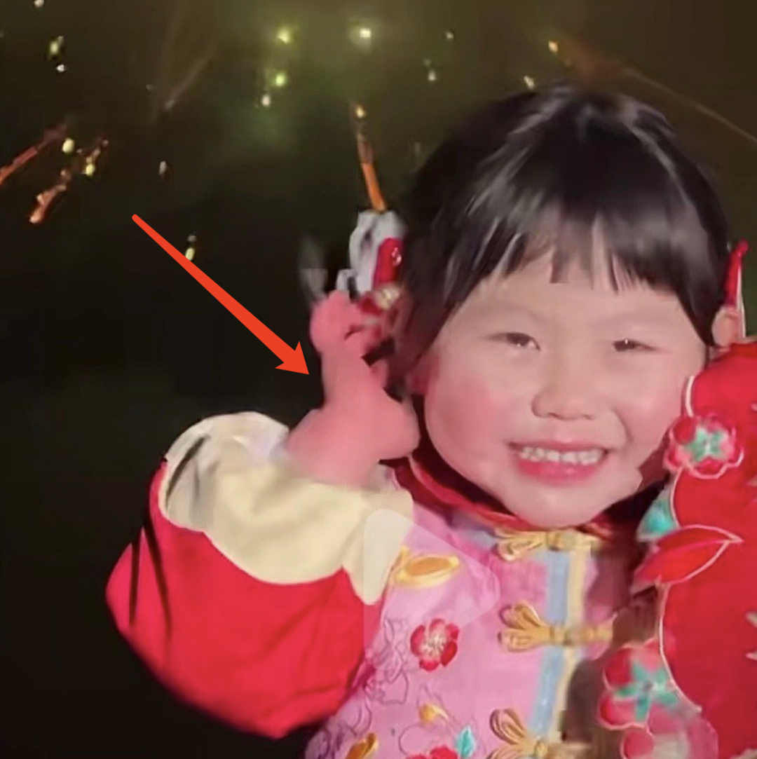 瑶一瑶家长说孩子摔打很正常，不是虐娃！心虚删了争议视频插图