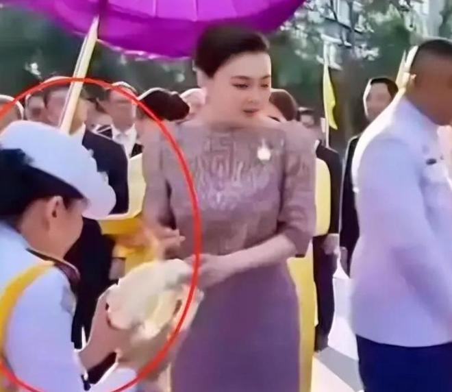 泰王的年轻宠妃：从前苏提达王后的侍女，现在瘦弱面容愁苦插图1