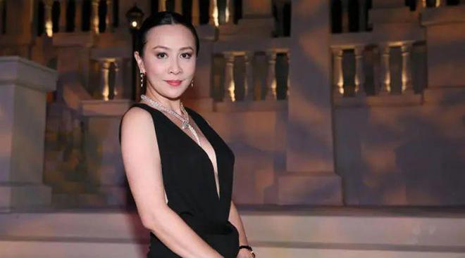 1990年那会儿，有天凌晨刘嘉玲被绑架了，整整3个小时啊，谁能想到12年后她的不雅照竟然被曝光了插图