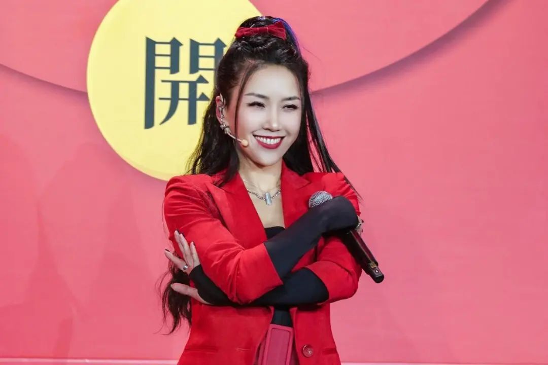 《浪姐6》双C站位惹争议，月亮姐姐误会大了，侯佩岑边缘得好尴尬插图1