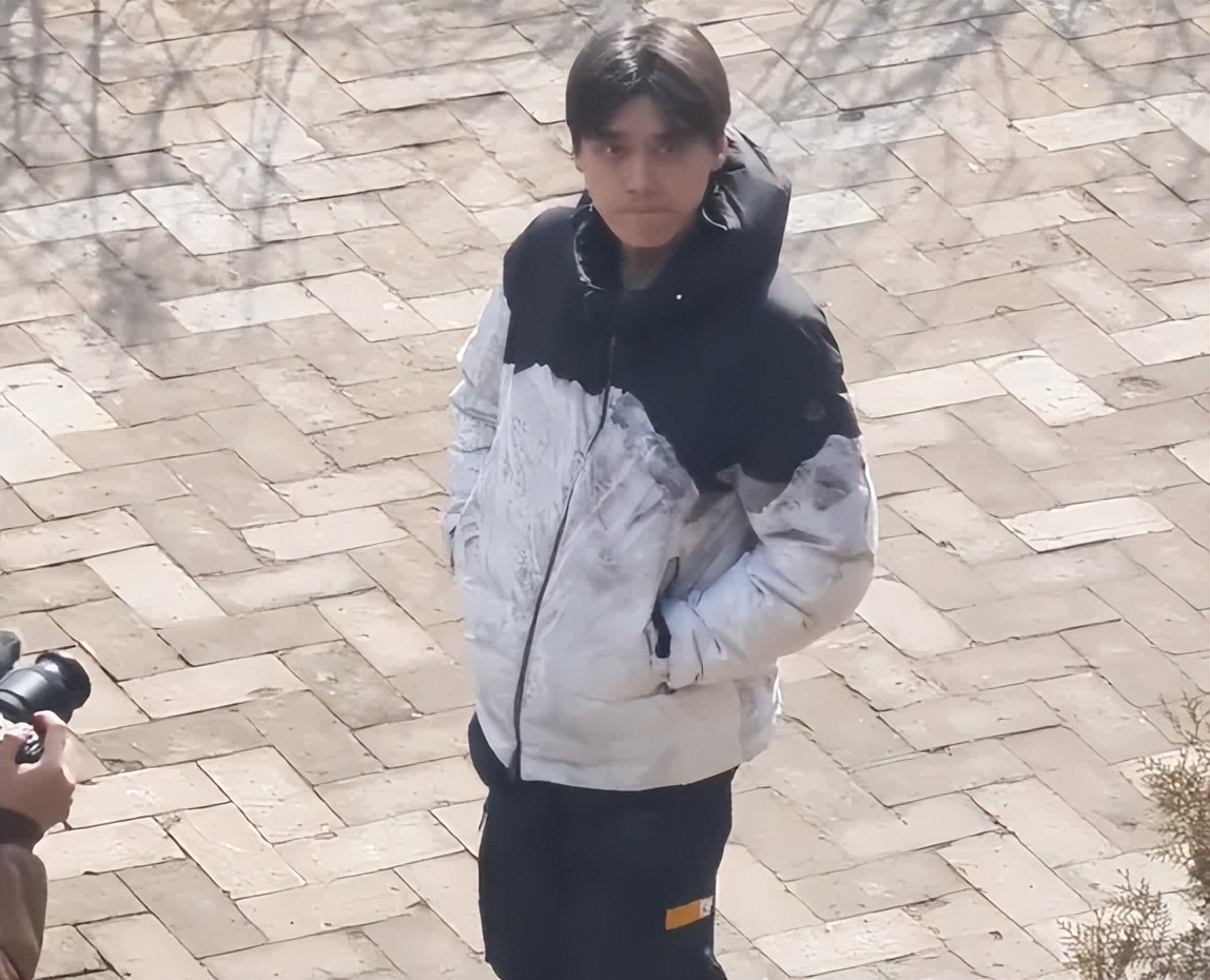 李易峰最近照片看起来好累，求福活动专人跟拍，演唱会票价被骂太贵插图1