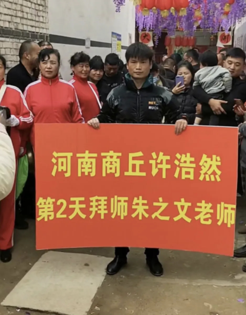 大衣哥不舍得搬离老家居？网友质疑：搬了家哪来的人气啊插图2