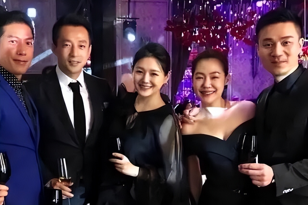 大S的儿子现身穿得不多，孩子看起来被忽略了，S家还在为具俊晔瘦了好多心疼插图