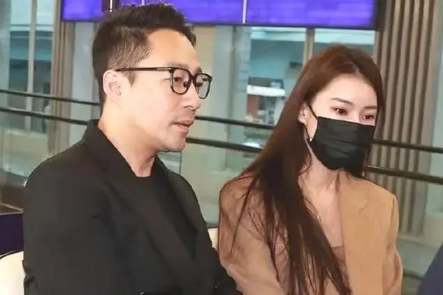 汪小菲终于走出了阴霾，被封号后首次直播狂撒狗粮，S家现在是一团糟，大S还没下葬呢插图1