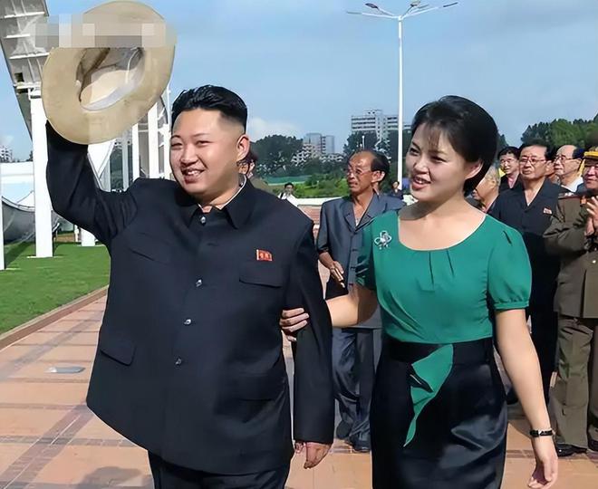 金正恩为啥只爱李雪主？他爸有4个老婆，他爷爷有3个，他就守着一个过日子插图1