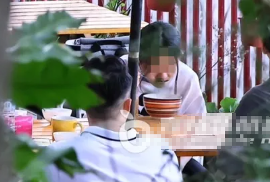 汪小菲带女儿爬山求平安，马筱梅对小玥儿超贴心，大S这下可以安心了插图1