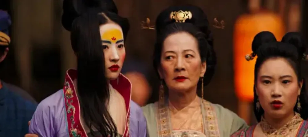 《白雪公主》日本宣传猛加滤镜，棕皮肤主角瞬间变白插图1