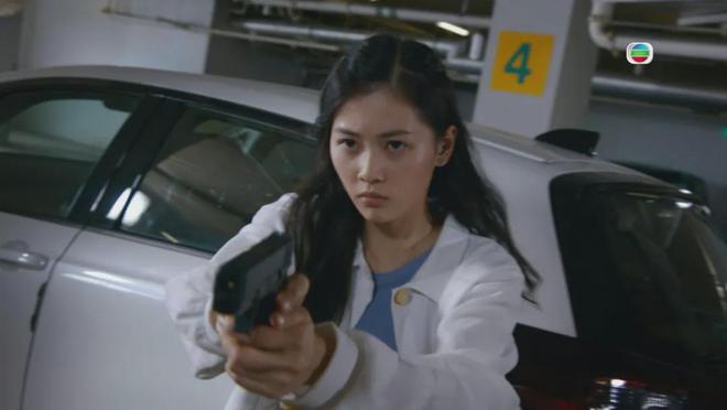 郭柏妍拿真枪吓一大跳，丁子朗紧紧抱住超亲密画面被曝光插图1