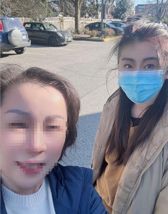 王祖蓝的艾灸馆价格大揭秘，女神亲身上阵做艾灸，一个小细节告诉你她的真实状态插图2