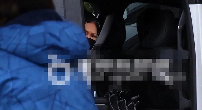 大S今天下葬，具俊晔抱着骨灰哭得直打颤，汪小菲没出现也正常插图