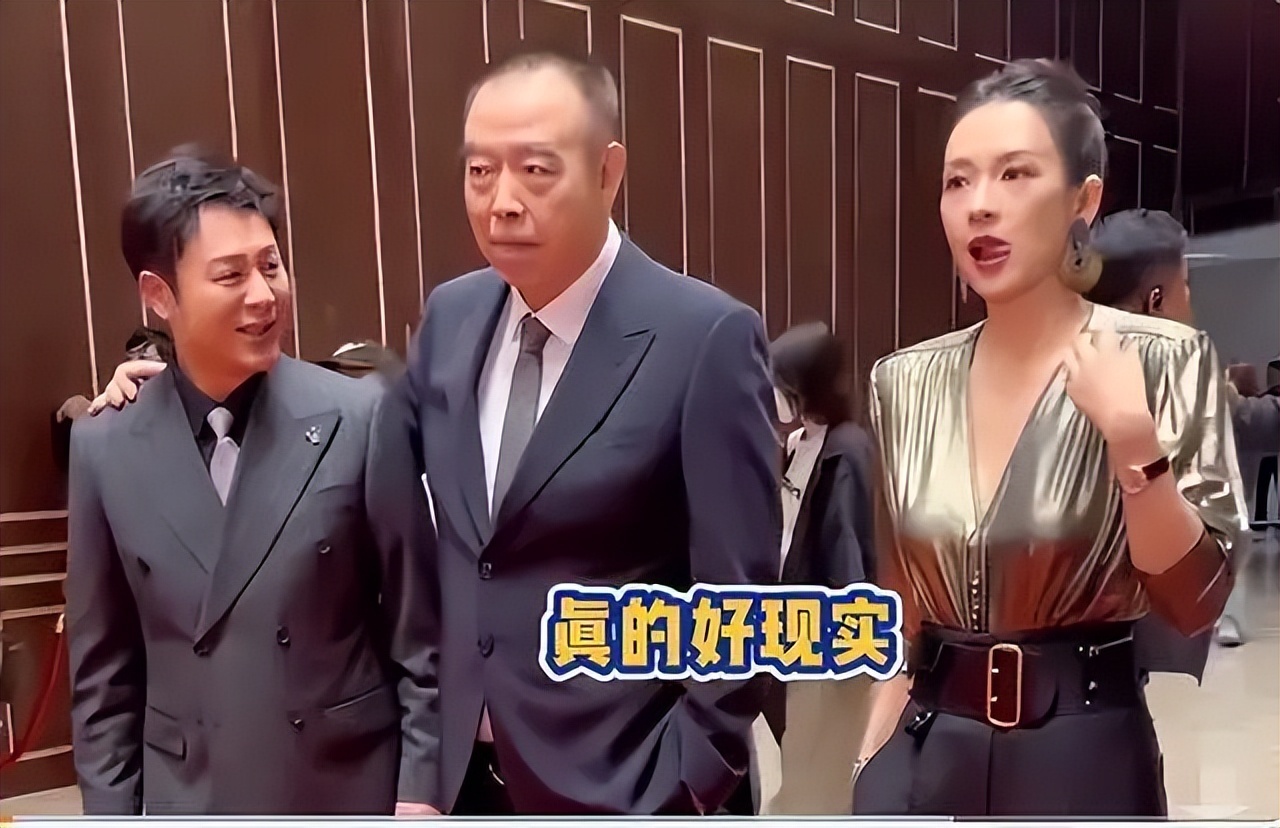 章子怡对打工人翻白眼，见外国高层就笑开了花，这态度差距网友看不下去了插图