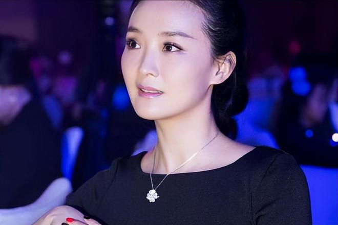 51岁的王艳又回来演戏啦！这次的角色真让人想不到，完全颠覆大家对她的印象哦插图