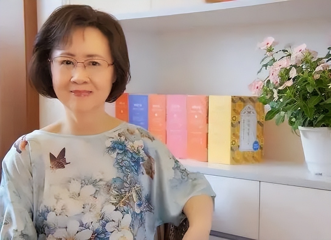 李晟翻红后被吐槽！琼瑶旧事被挖，拍完《花非花》又接于正的戏插图2
