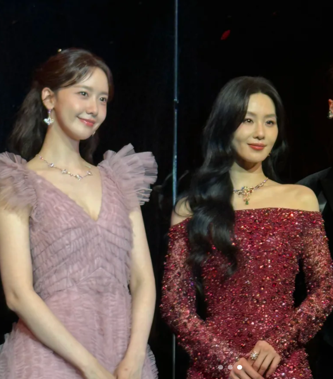 内娱也流行AI脸了！鞠婧祎看起来脸僵得像假人，刘诗诗眼角上扬明显，陈都灵变得馒头脸了插图2