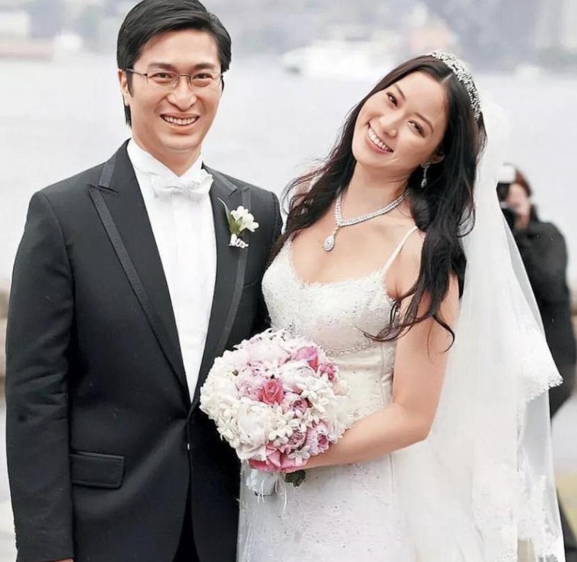 李兆基的两个儿子分到了千亿港币，徐子淇终于可以扬眉吐气了，以前迁祖坟的事儿也算值了插图1