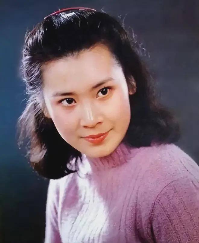 肖雄：长得不比刘晓庆差，拍戏弄丢了婚姻，68岁了还是一个人没孩子插图