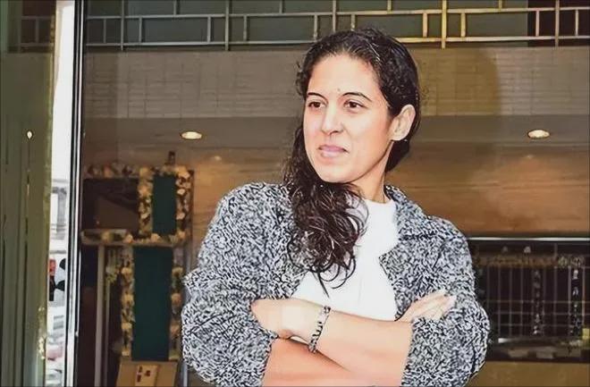 赌王最美女儿何超英：精神失常流浪街头，豪门出身却命途多舛插图