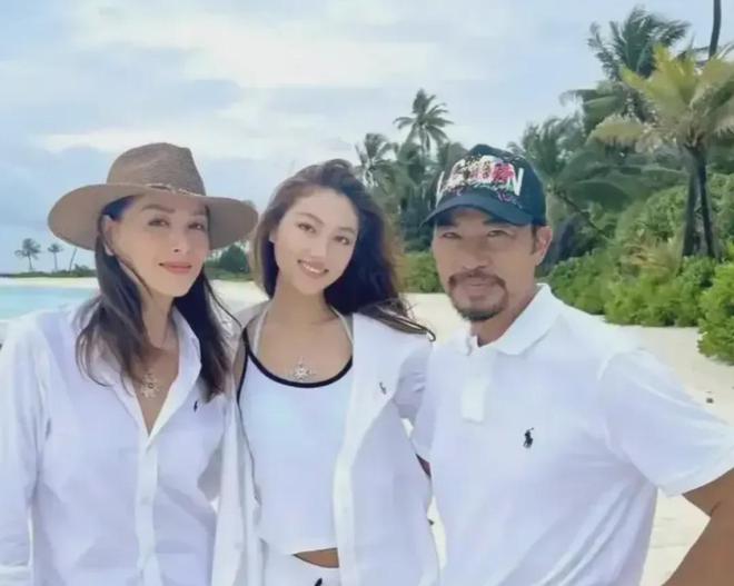 任达华丁克族到50岁才见女儿第一面，当场泪崩！插图