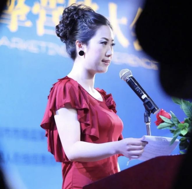芙蓉姐姐现在怎么样了：从初代网红到励志富婆，给现在的网红们提个醒插图2