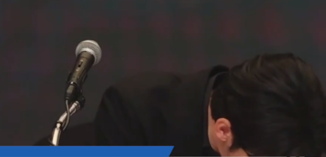 金秀贤边哭边否认所有指控，只认了一年的恋爱，还趴在桌上哭了好久插图2