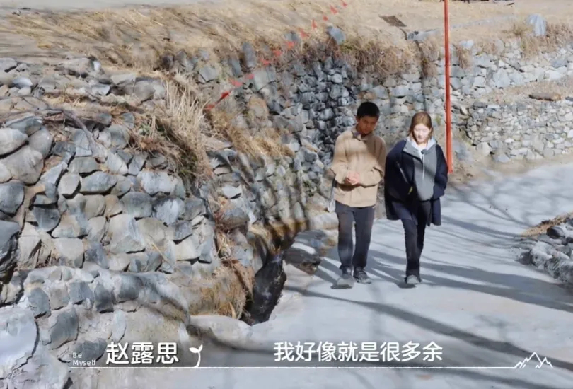 赵露思和甘孜小伙伴谈心，小小勇气传递温暖与力量插图
