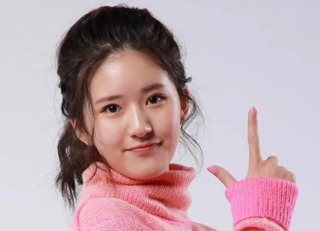 明星定妆照流出，黑眼圈痘印全暴露，这才是真的没滤镜！插图1